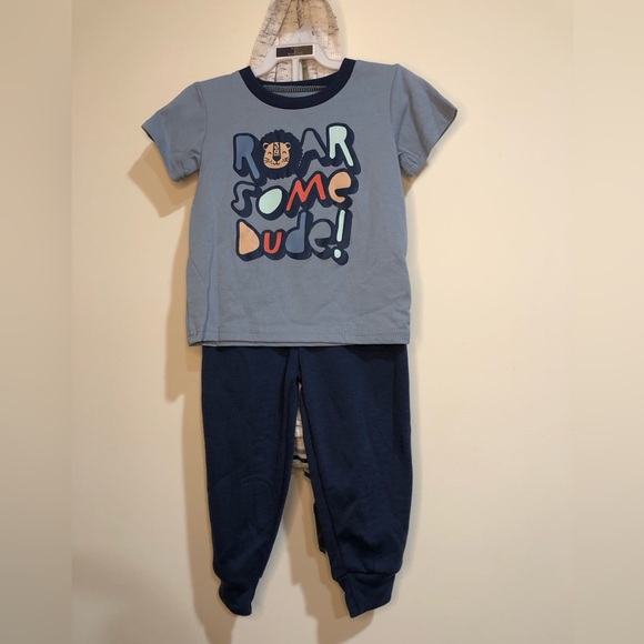 MAX & MARCUS 3 piece set with pants, T-shirt, and zip up hoodie, size 24 mos - Picture 4 of 9